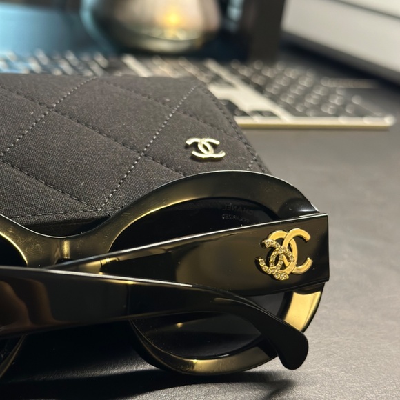 CHANEL SUNGLASSES - Picture 3 of 4